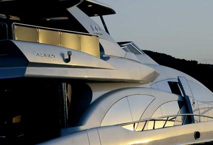 Azimut Grande 100 يخت ديناميكي يحضن المالك، ضيوفه والطاقم